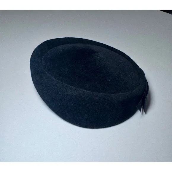 Vintage Women's Black Velour Pillbox Hat Feminine Whimsical Size 23 - Picture 3 of 5